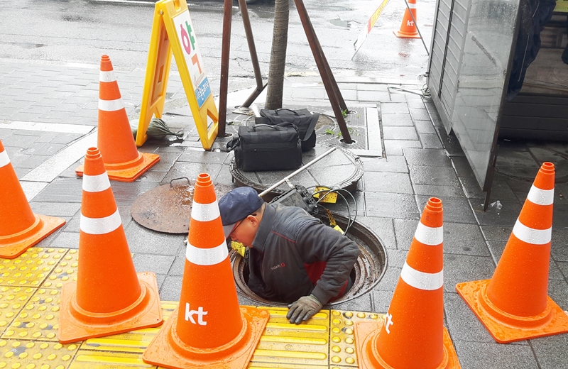 전기통신설비 공동구축 제도의 안착을 위한 업계 공동의 노력이 요구되고 있다.