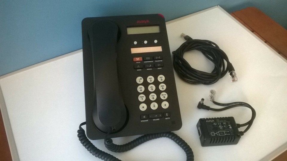 PoE 지원 제품은 이더넷 케이블만으로 전력 공급이 가능해 전원 어댑터의 연결이 필요없다.