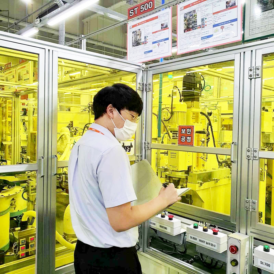 스마트공장 도입이 가속화되고 있는 가운데 '사람' 중심 시스템 구축이 중요한 사안으로 논의되고 있다. [사진=대구시]