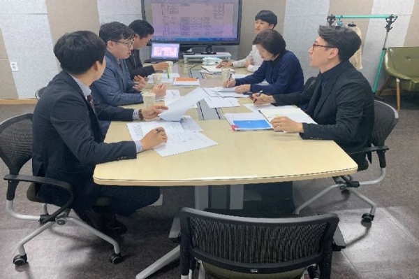 기업참여 프로젝트 기반 교육을 위해 의견 청취가 이뤄지고 있다. [사진=대한상의 서울기술교육센터]