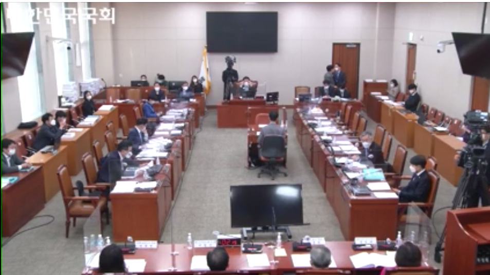 8일 열린 국회 법제사법위원회에서 여야는 상법 개정안에 대해 경제계의 의견을 수렴해 대폭 손질했다.