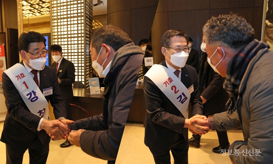 협회 중앙회장 선거 입후보자들이 대의원들과 악수를 하고 있다.