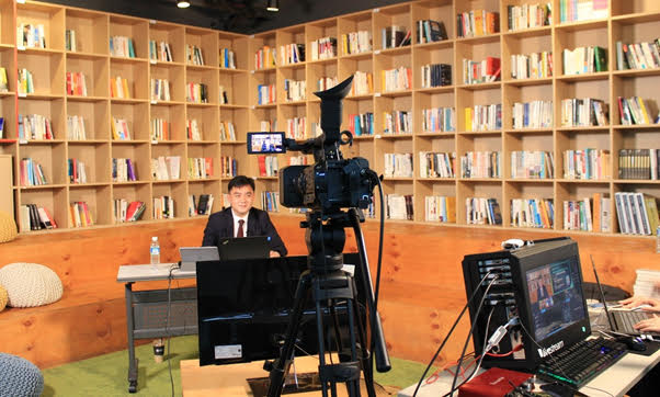 휴넷에서 온라인 라이브 강의를 진행하고 있다. [사진=휴넷]