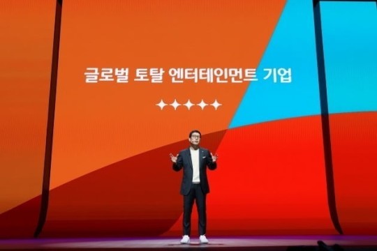 31일 CJ ENM과 티빙(TVING)의 미래 비전과 성장 전략을 소개하는 CJ ENM 비전 스트림이 서울 상암동 CJ ENM센터와 온라인 스트리밍을 통해 온오프라인으로 동시 진행됐다. 사진은 강호성 CJ ENM 대표. [사진=CJ ENM]
