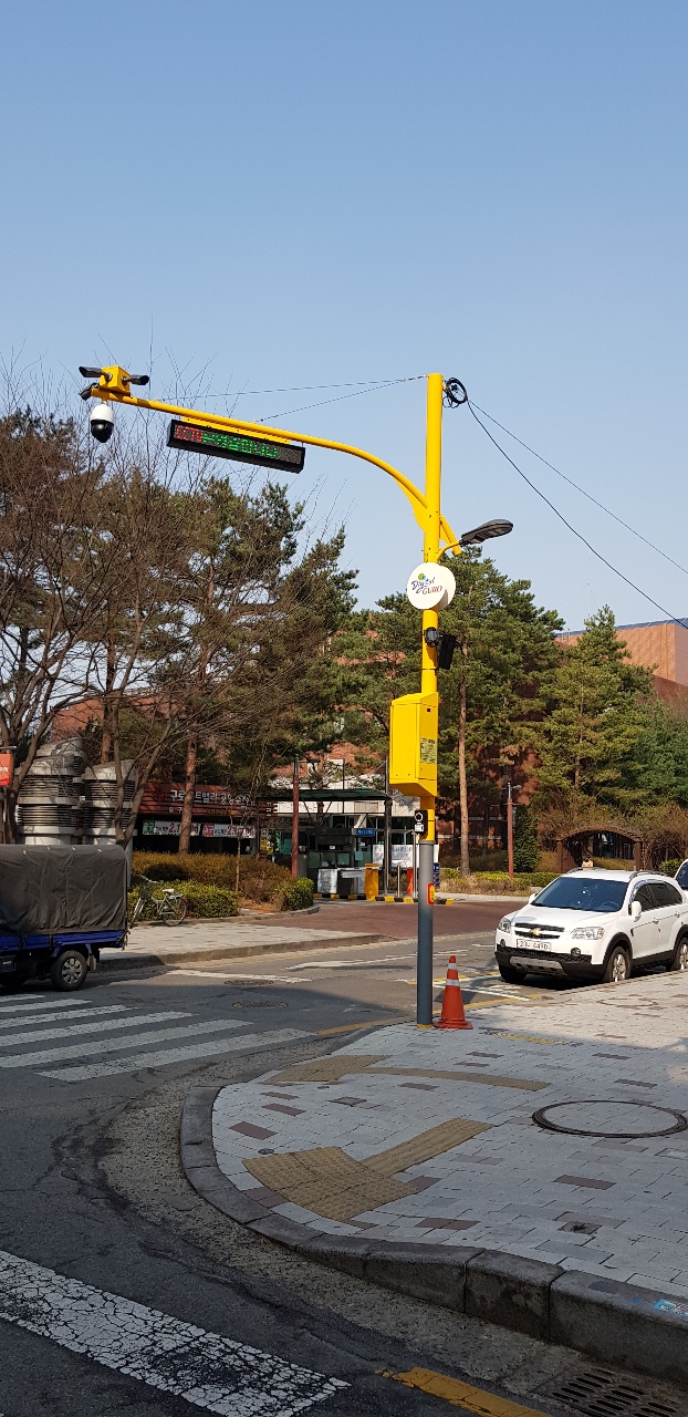 대산시큐리티 스마트 폴이 설치돼 있는 모습.[사진=대산시큐리티]