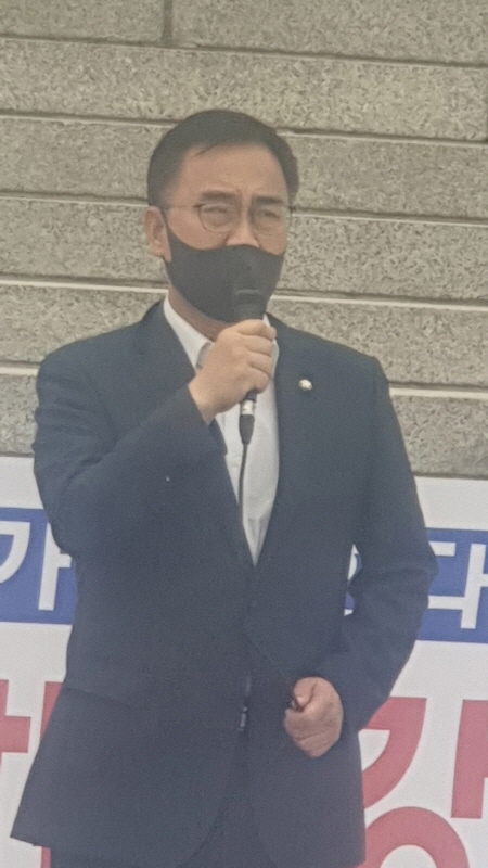 최형두 국민의힘 의원이 언론중재법 개정안 철회를 요구하는 언론7단체 기자회견에서 모두발언을 하고 있다.