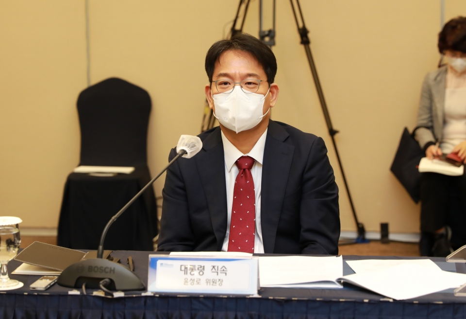 윤성로 4차산업혁명위원회 위원장이 16일 '제3차 중앙-지방 4차산업혁명위원회 토론회' 참석해 인사말씀을 하고 있다. [사진=4차위]