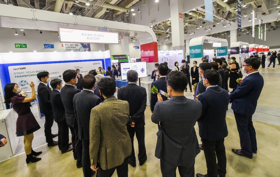 오는 20일부터 22일까지 3일간 ‘2021 부산‧울산‧경남 스마트팩토리 컨퍼런스 & 엑스포’가 부산 벡스코에서 열린다. 사진은 지난해 행사 모습.