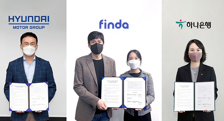 (왼쪽부터) 현대차·기아 TaaS본부 정헌택 상무, 핀다 박홍민·이혜민 공동대표, 하나은행 디지털리테일그룹 김소정 부행장이 비대면 업무협약(MOU)을 체결했다. [사진=현대차그룹]