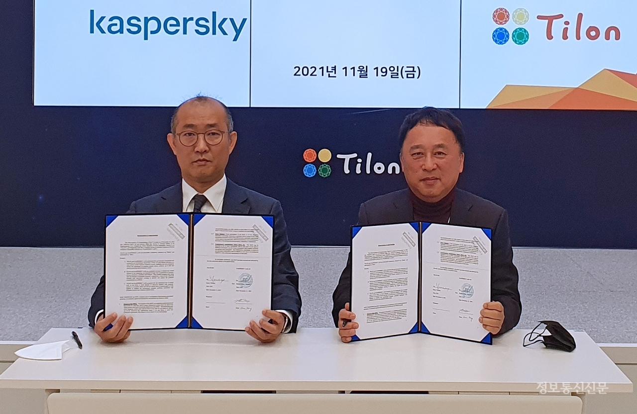 강하라 카스퍼스키코리아 지사장(왼쪽)과 최용호 틸론 사장이 MOU 체결 후 기념촬영을 하고 있다. [사진=틸론]