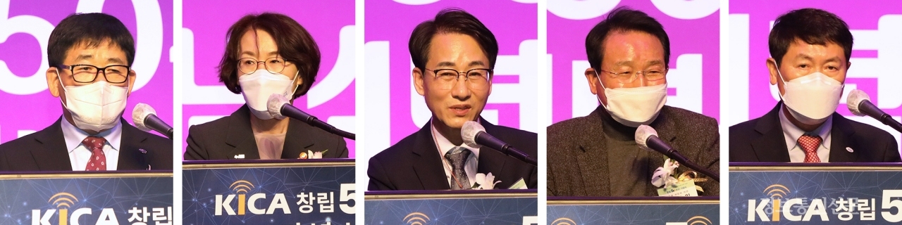 (왼쪽부터) 강창선 중앙회장, 임혜숙 과기정통부 장관, 이원욱 국회 과방위원장, 변재일 의원, 이재식 정보통신공제조합 이사장.