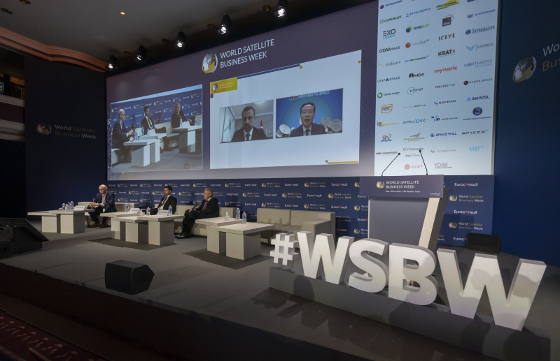 KT SAT은 지난 13일부터 나흘간 개최된 유로컨설트 WSBW(World Satellite Business Week) 2021 행사에서 저궤도 위성사업(LEO)을 위한 해외 지역사업자 간 ‘LEO 얼라이언스(동맹)’ 결성을 통한 사업 경쟁력 강화방안을 제안했다고 밝혔다. [사진=KT SAT]