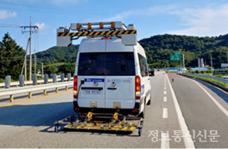 테스트베드 서울 실증지원 사업에서 실증제품인 '도로포장 상태 및 지하공동 자동분석시스템'의 실증 모습. 서울시는 해당 실증제품 도입 시 노후화로 인한 도로포장 결함 상태 조사로 사고원인 포트홀 방지가 기대된다고 전했다. [사진=서울시]