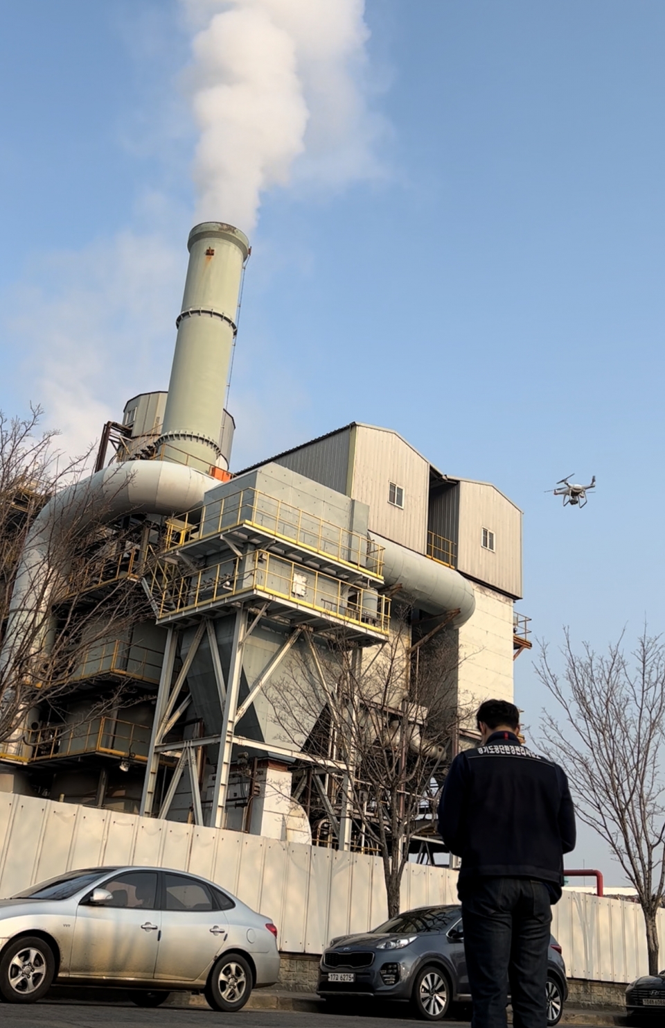 경기도가 드론을 활용해 대기오염물질 배출행위를 점검키로 했다. [사진=경기도]