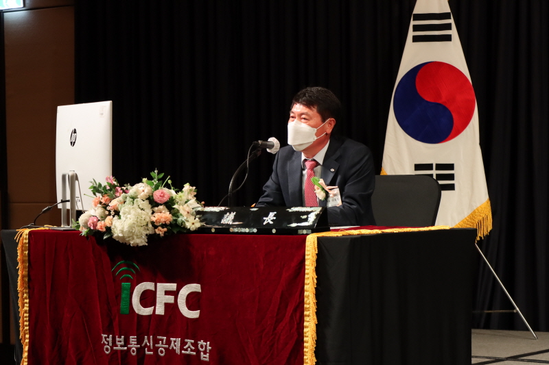 이재식 이사장이 총회를 주재하고 있다.