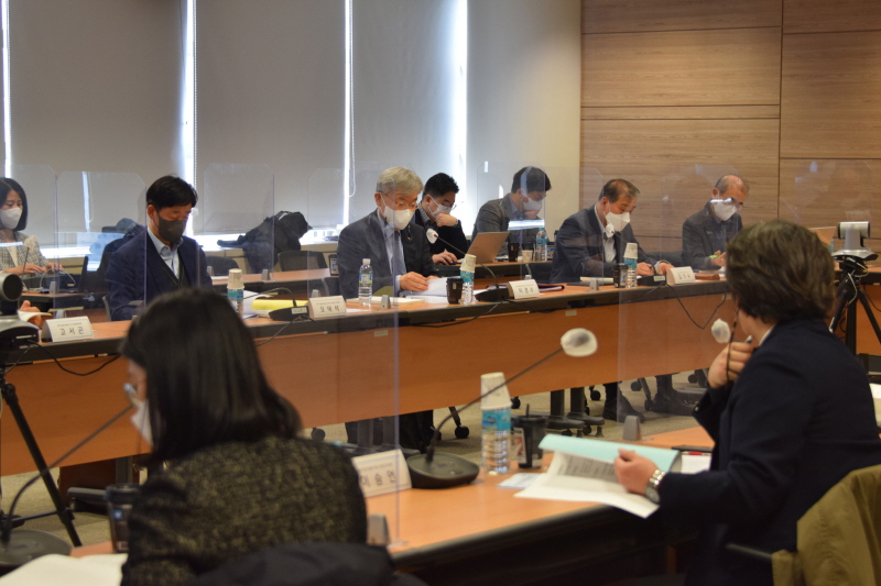 이경수 과학기술정보통신부 과학기술혁신본부장이 4일 서울 종로구 광화문교보빌딩 국가과학기술자문회의 대회의실에서 열린 '제4차 탄소중립기술특별위원회' 를 주재하고 있다. [사진=과기정통부]