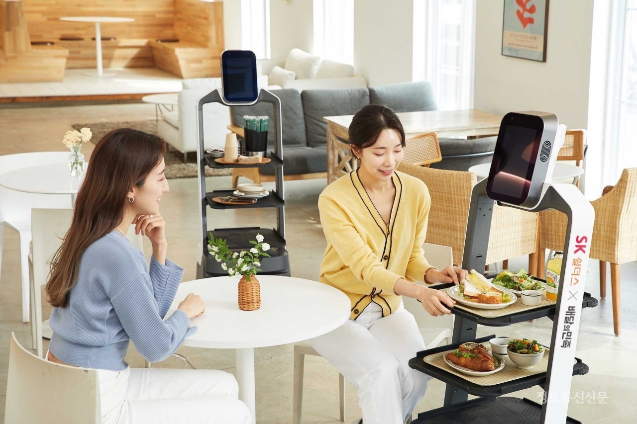 SK쉴더스가 우아한형제들과 함께 'SK쉴더스 서빙로봇' 서비스를 공식 론칭했다. [사진=SK쉴더스]