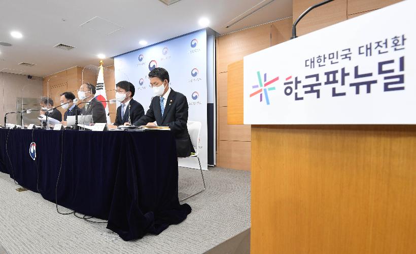 재정지출 재구조화에 따라 한국판 뉴딜 사업에 대한 대대적인 재정비가 진행될 것으로 예측된다. [사진=기획재정부]