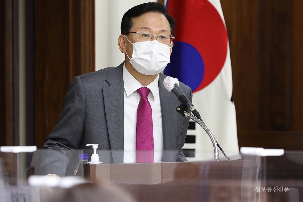 윤두현 의원이 개회사를 하고 있다.