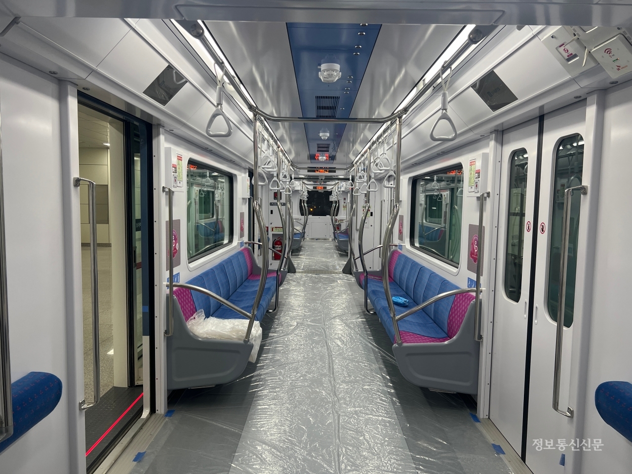 서울 도시철도 신림선 객차 내부. [사진=서울시]
