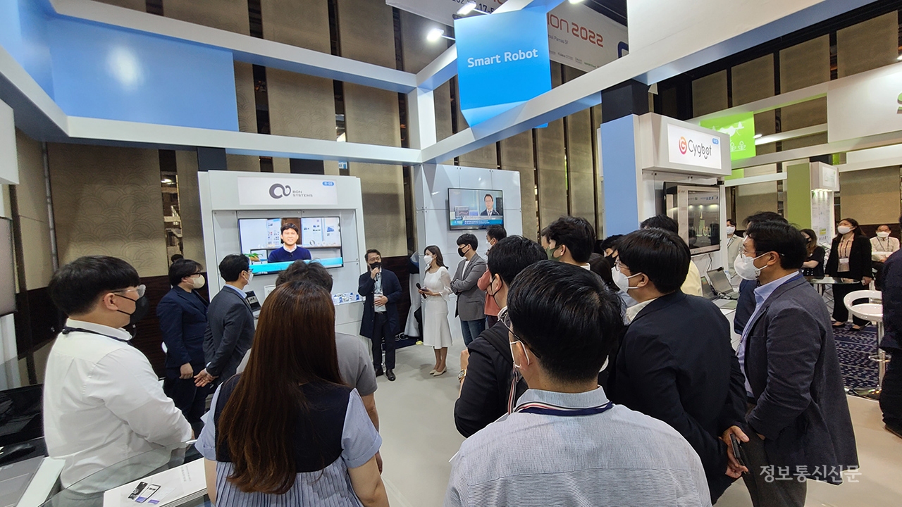 스마트로봇 공동관에서 진행된 IR 투어. [사진=KIRIA]