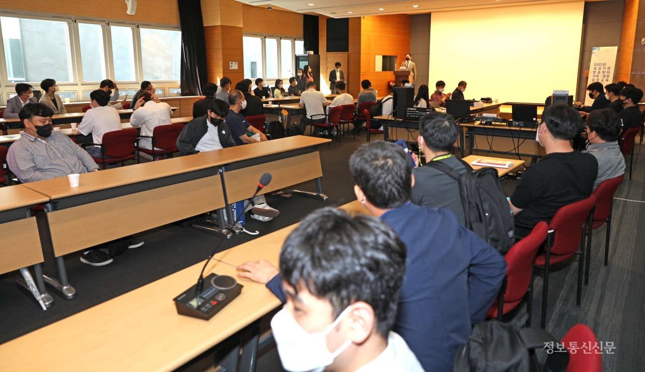 김기정 KEA 융합산업본부장이 인사말을 하고 있다.