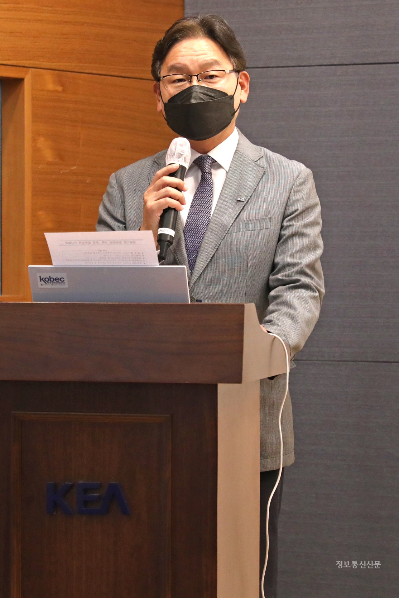 인사말을 하고 있는 김기정 KEA 융합산업본부장.