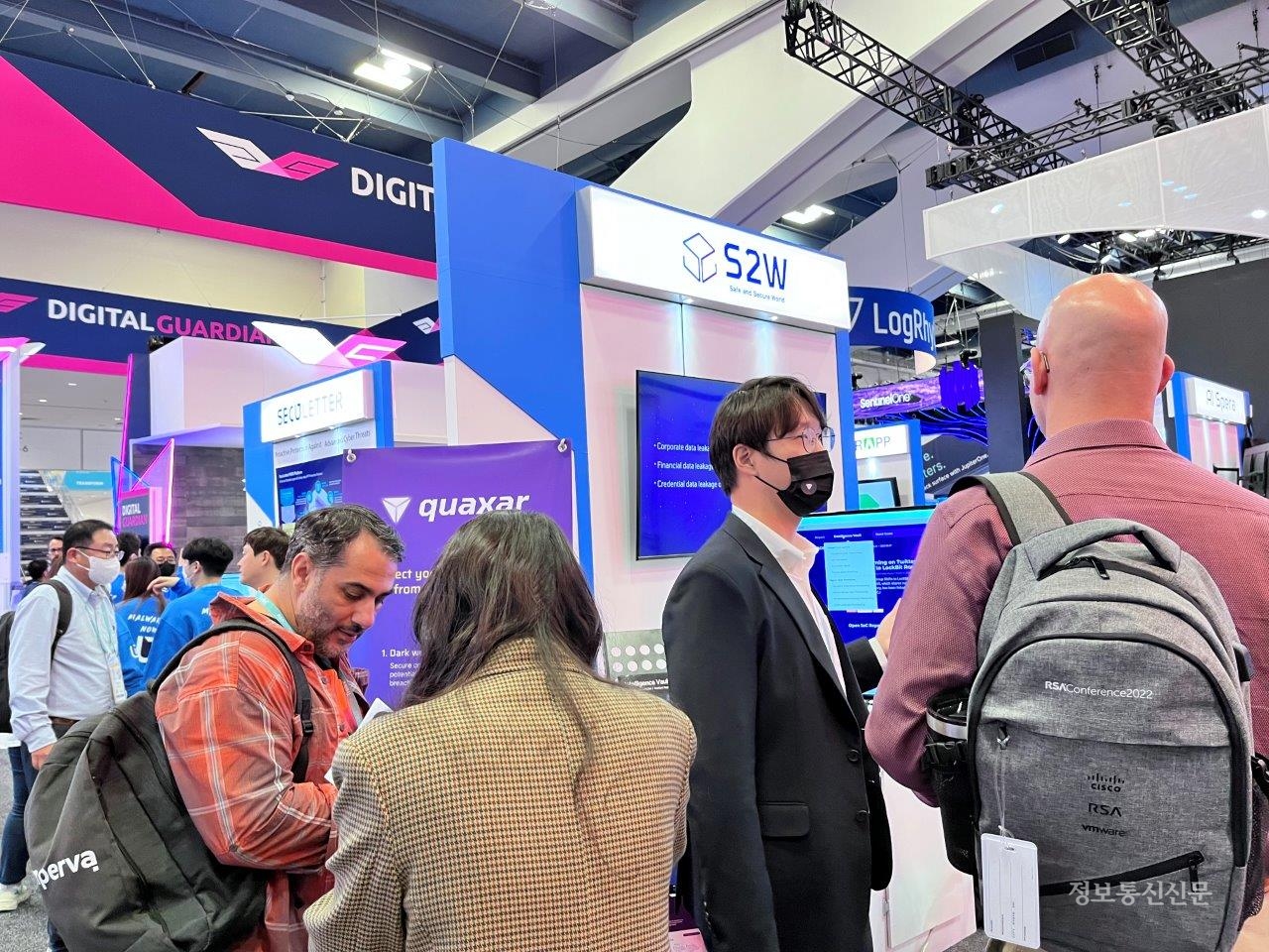 S2W가 'RSAC 2022'에 참가해 CTI 솔루션 'Quaxar'를 선보였다. [사진=S2W]