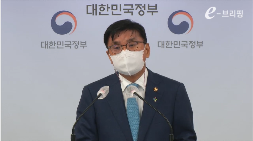 주영창 과기정통부 과학기술혁신본부장이 27일 내년도 R&D 예산배분조정안 확정과 관련한 사전 브리핑을 하고 있다. [사진=E브리핑 캡처]