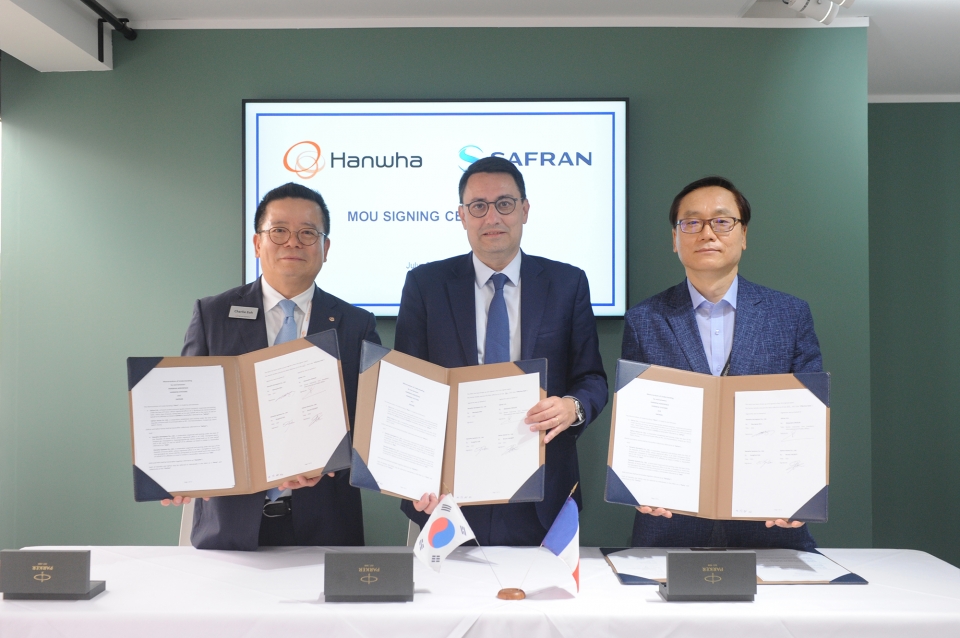 어성철 한화시스템 대표이사_알렉상드르 지글러 사프란 그룹 수석 부사장_신현우 한화에어로스페이스 대표이사.