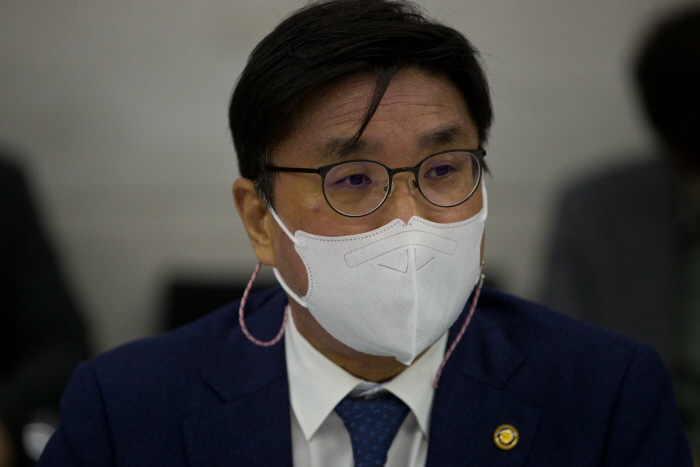 주영창 과학기술정보통신부 과학기술혁신본부장이 28일 서울 강남구 아셈타워에서 열린'범부처 기술 스케일업 TF 착수회의' 에 참석해 범부처 기술 스케일업 연구개발(R&D) 추진방향을 논의하고 있다. [사진=과기정통부]