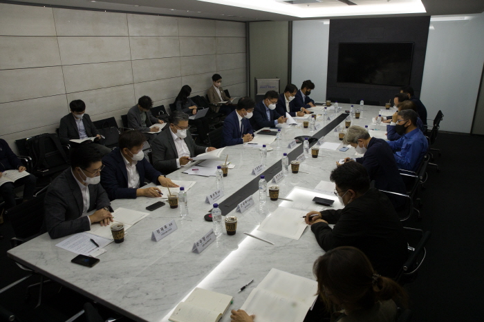 주영창 과학기술정보통신부 과학기술혁신본부장이 28일 서울 강남구 아셈타워에서 열린'범부처 기술 스케일업 TF 착수회의' 에 참석해 범부처 기술 스케일업 연구개발(R&D) 추진방향을 논의하고 있다. [사진=과기정통부]