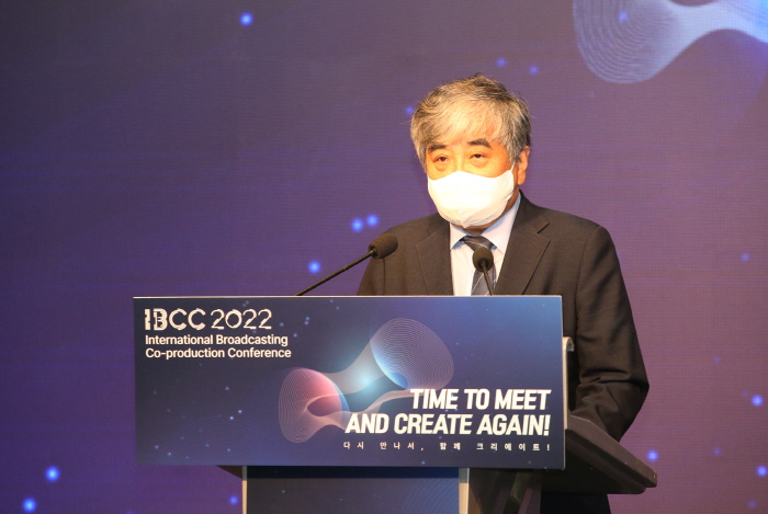 29일 '2022 방송 공동제작 국제 컨퍼런스'가 열렸다. 한성혁 방통위원장이 개회사를 하고 있다. [사진=방통위]