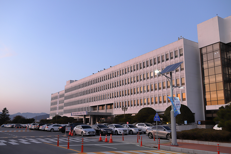 경상남도 등 주요 지자체가 소규모 건설공사 설계기준 제정작업에 박차를 가하고 있다. 사진은 경남도청 전경 [사진=경상남도 홈페이지]