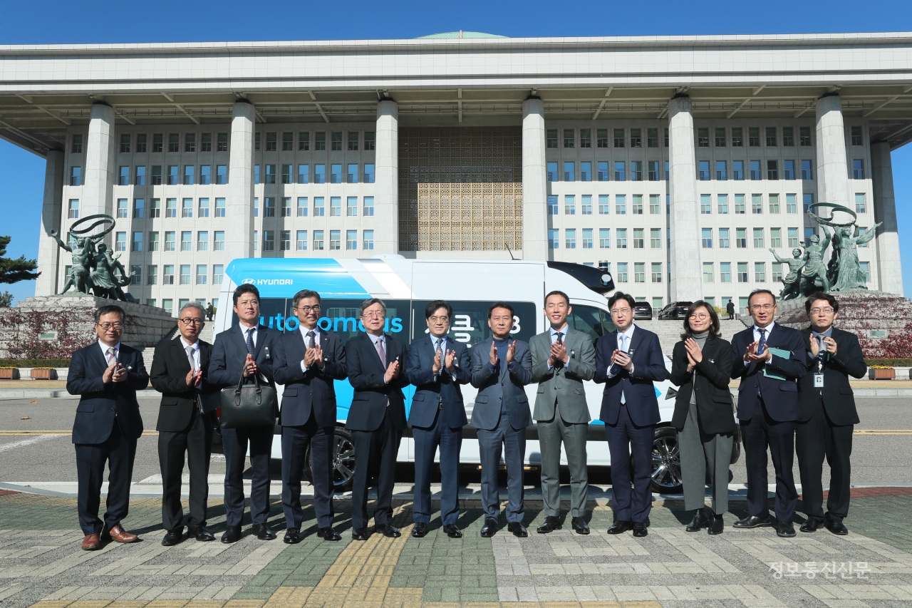 국회사무처와 현대자동차가 국회 자율주행자동차 도입에 관한 업무협약을 체결했다. [사진=국회사무처]
