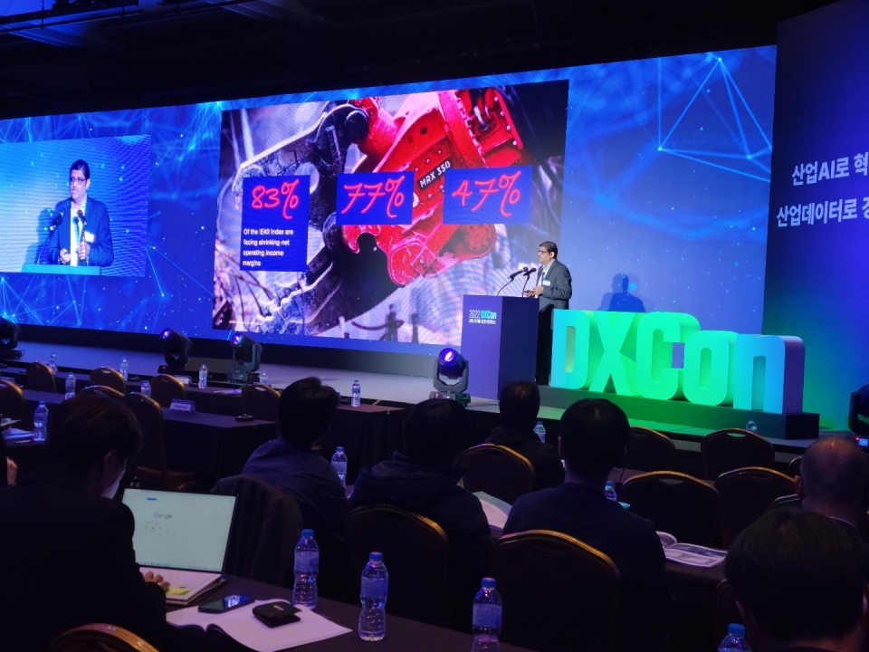 지가 반슬리 소프트웨어AG CTO가 15일 코엑스에서 열린 '2022 산업디지털전환 컨퍼런스'에서 제조기업의 디지털 전환 전략에 대해 발표하고 있다.