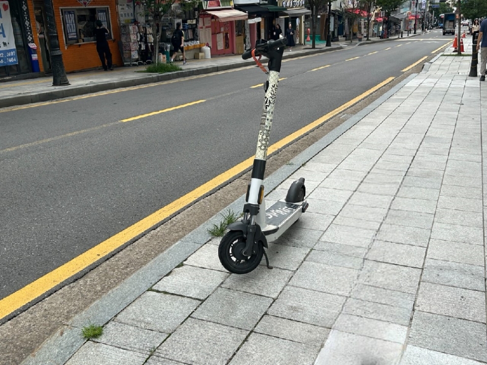 개인형 이동장치의 사고건수가 매년 증가하여 이용 시 최고속도를 20km로 제한하는 시범운영 사업이 실시된다.