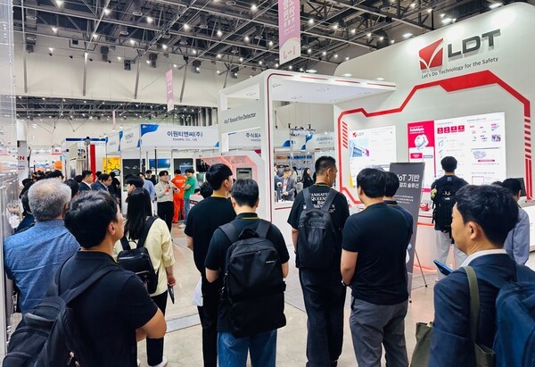 지난 6월 열린 ‘국제소방안전박람회’에 참가한 엘디티 부스에 많은 인파가 모여 부스를 관람하고 있다. [사진=엘디티]