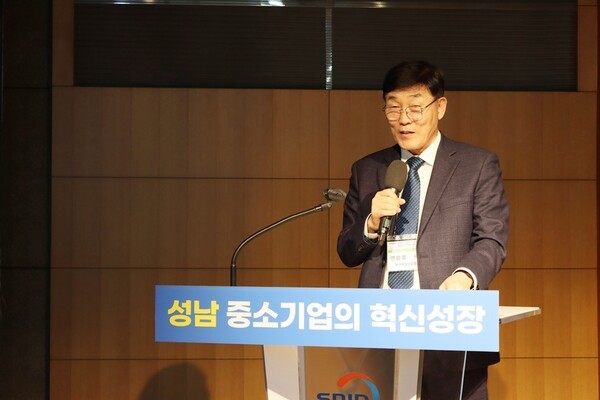 연승호 한국정보산업협회 회장이 인사말을 하고 있다. 