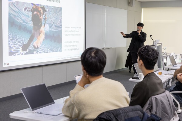 최근 진행한 AI 교육에 참가한 협력사 직원들의 학습 모습