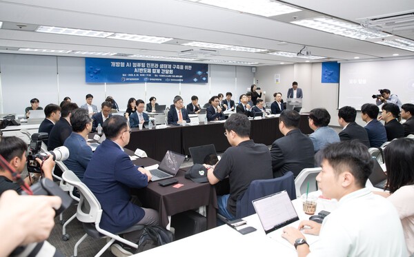 국산 NPU와 AMD 결합, 개방형 AI 컴퓨팅 키운다 - 뉴스 썸네일 이미지
