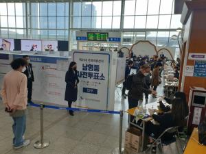 [포토] 총선 사전투표, '코로나19 확산 조심'